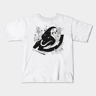 Dragon on a witch's hat Kids T-Shirt